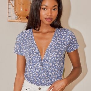 NWT Lulus blue floral short sleeve bodysuit